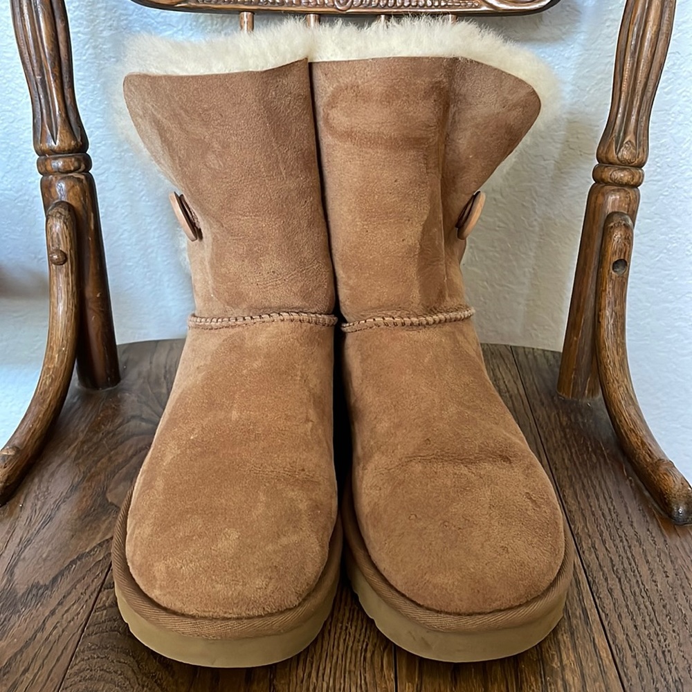 UGG Bailey Button II Boots Size 10